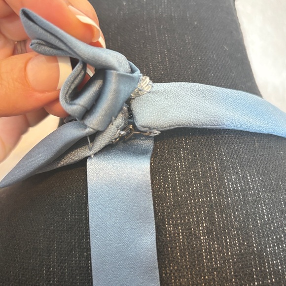 White Vera Wang V Neck Halter Gown Blue Size 12 - Picture 7 of 15